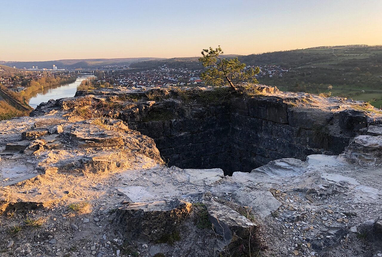 Ravensburg mit Blick auf Margetshöchheim und Veitshöchheim