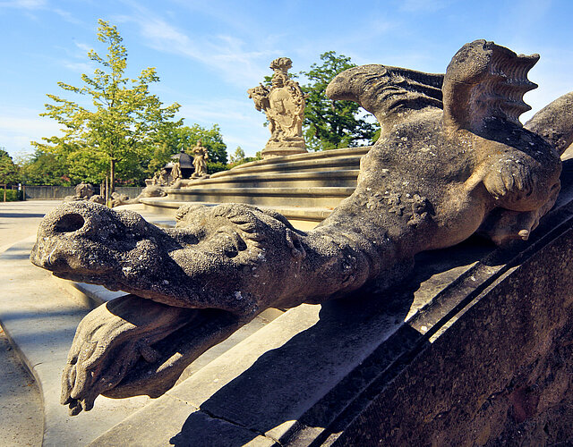 Fabelwesen im Rokokogarten Veitshöchheim Steinerne Skulptur eines Fabelwesens im Rokokogarten Veitshöchheim